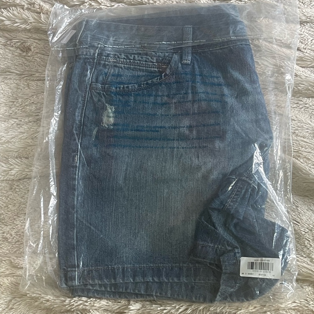 Old navy NWT denim shorts size 16